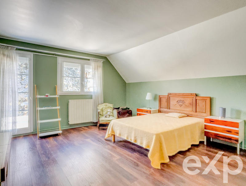 Maison - 235 m² - 9 pièces