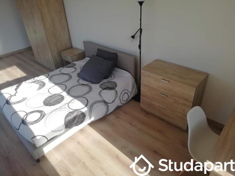 Chambre - 11 m² - 1 pièce