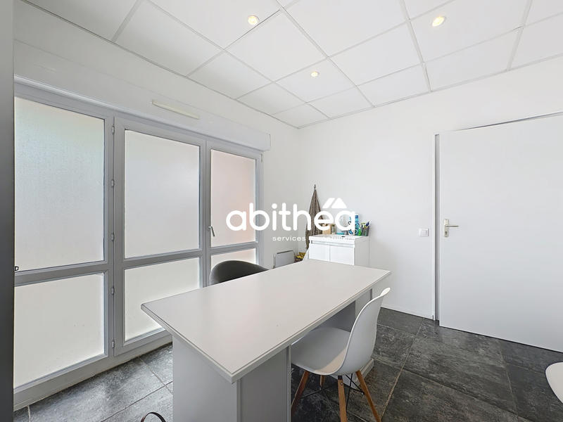 Bureau - 86 m² - 6 pièces