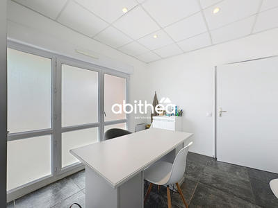 Bureau - 86 m² - 6 pièces