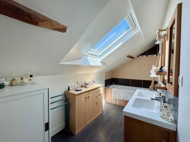 Maison - 330 m² - 13 pièces