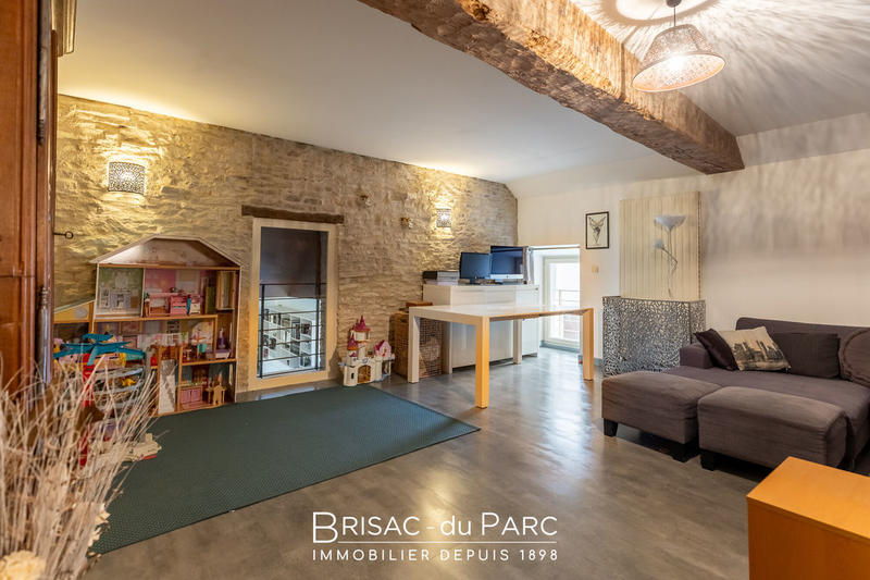 Maison - 330 m² - 11 pièces