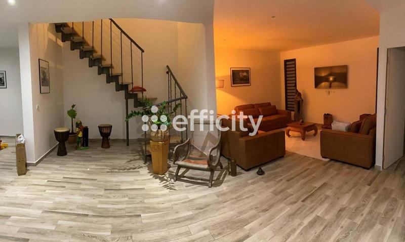 Maison - 301 m² - 12 pièces