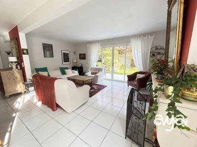 Maison traditionnelle - 156 m² - 5 pièces