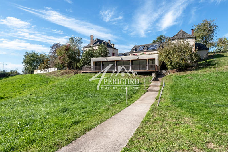 Maison - 984 m² - 30 pièces