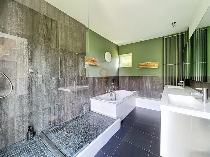 Maison - 231 m² - 6 pièces