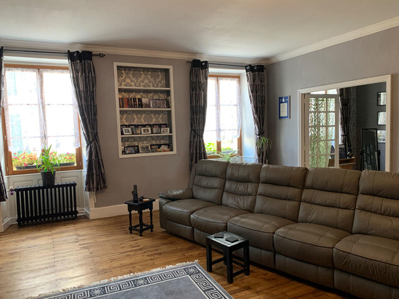 Maison - 325 m² - 13 pièces