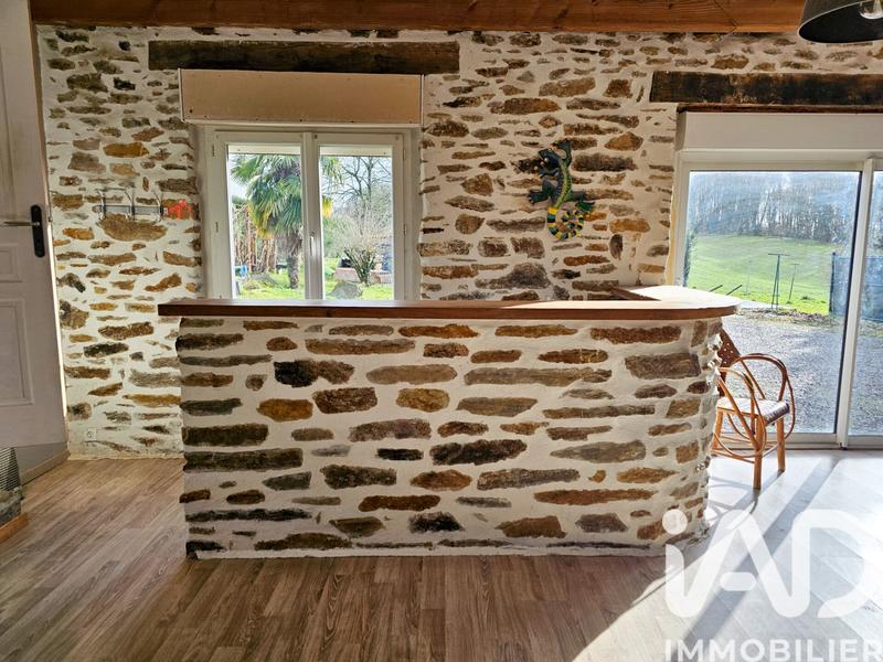 Maison - 220 m² - 5 pièces