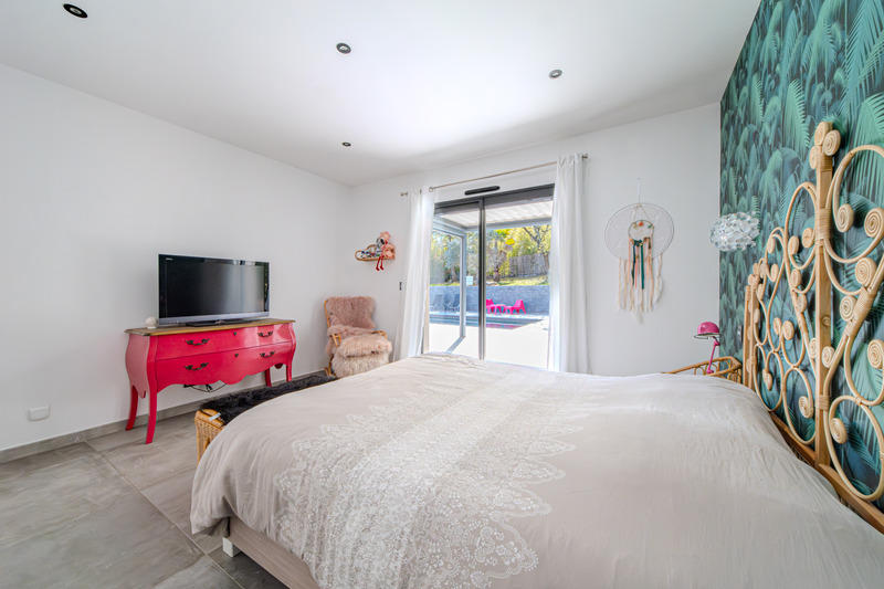 Maison - 325 m² - 8 pièces