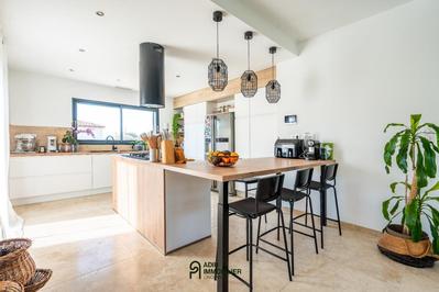 Maison - 220 m² - 5 pièces