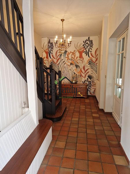 Maison - 239 m² - 9 pièces