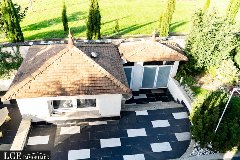 Villa - 570 m² - 10 pièces