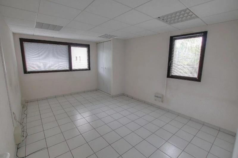 Bureau - 137 m² - 4 pièces