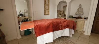 Sabrina Ferreira massages