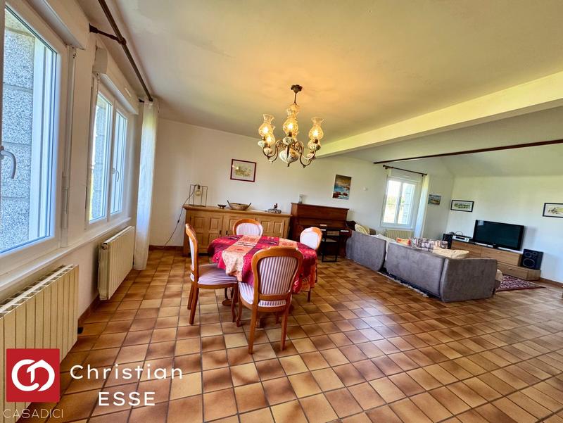 Maison traditionnelle - 149 m² - 6 pièces
