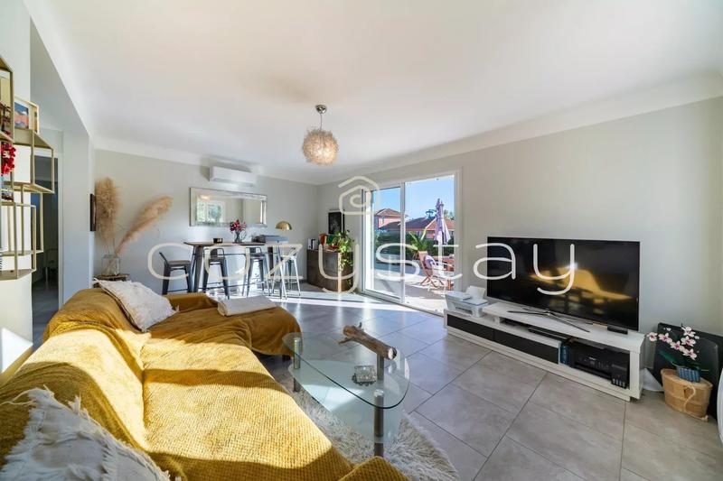 Villa - 305 m² - 10 pièces