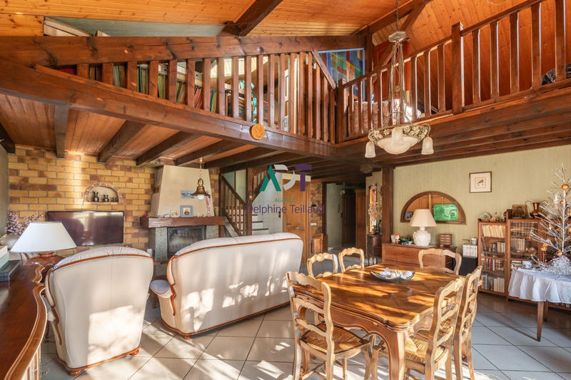 Maison - 187 m² - 8 pièces