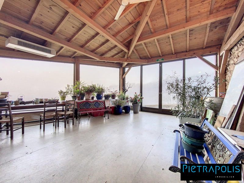 Maison - 270 m² - 8 pièces