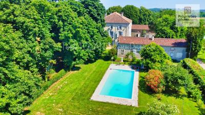 Château - 775 m² - 17 pièces