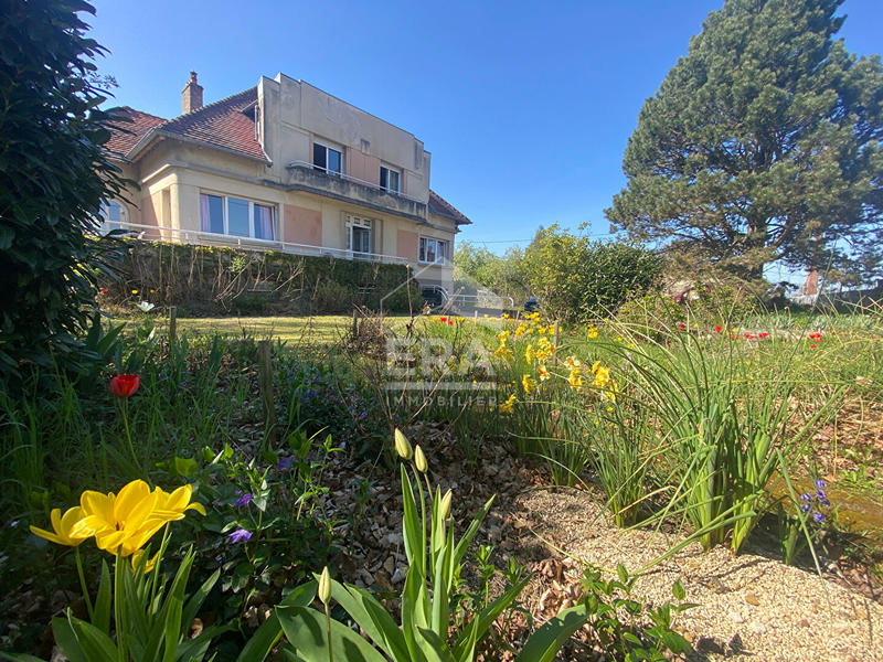 Maison - 216 m² - 9 pièces