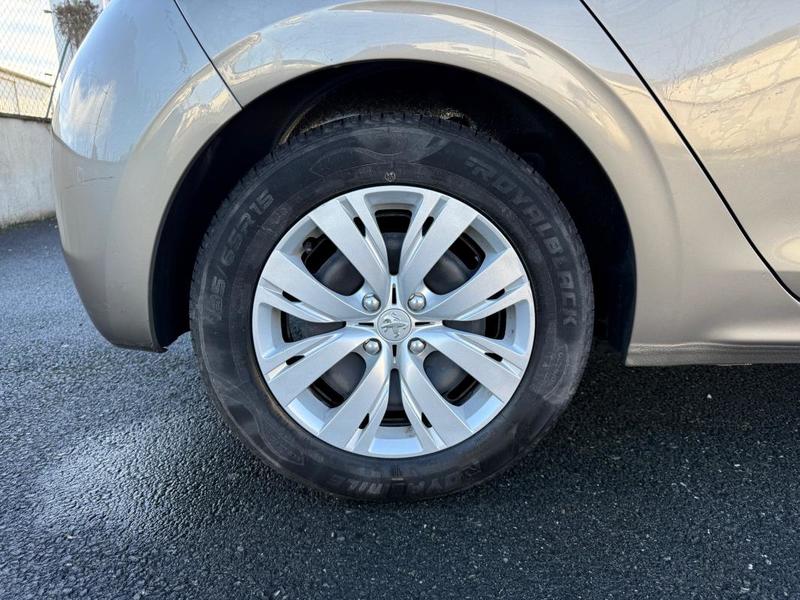 Peugeot 208 1.2 i 82 Ch Style Garantie 12 Mois / Reprise Possible