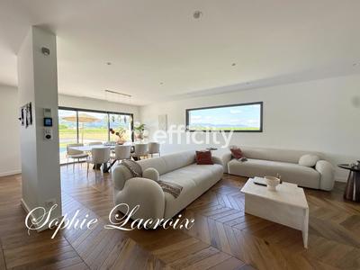 Maison - 191 m² - 7 pièces