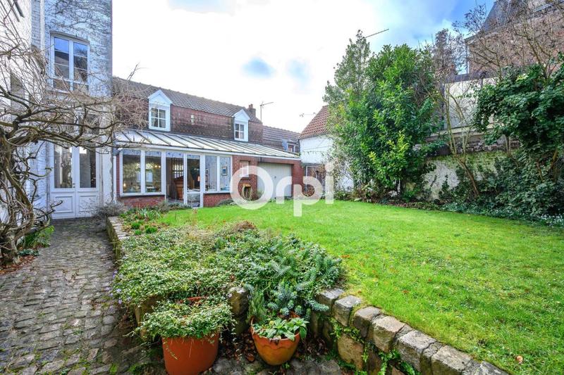 Maison - 232 m² - 9 pièces