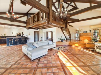 Demeure - 649 m² - 10 pièces