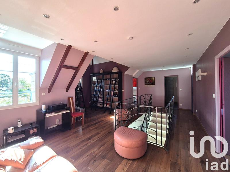 Maison - 300 m² - 8 pièces