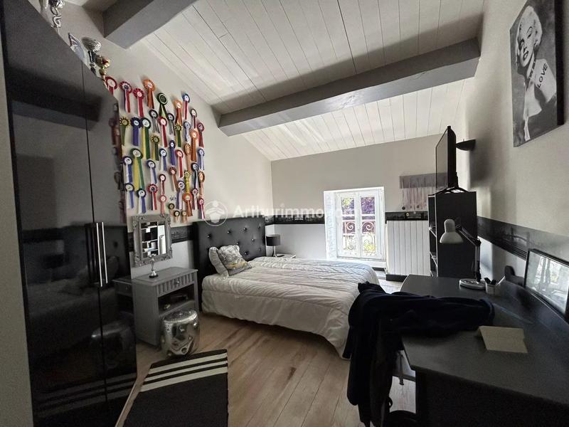 Maison - 328 m² - 10 pièces