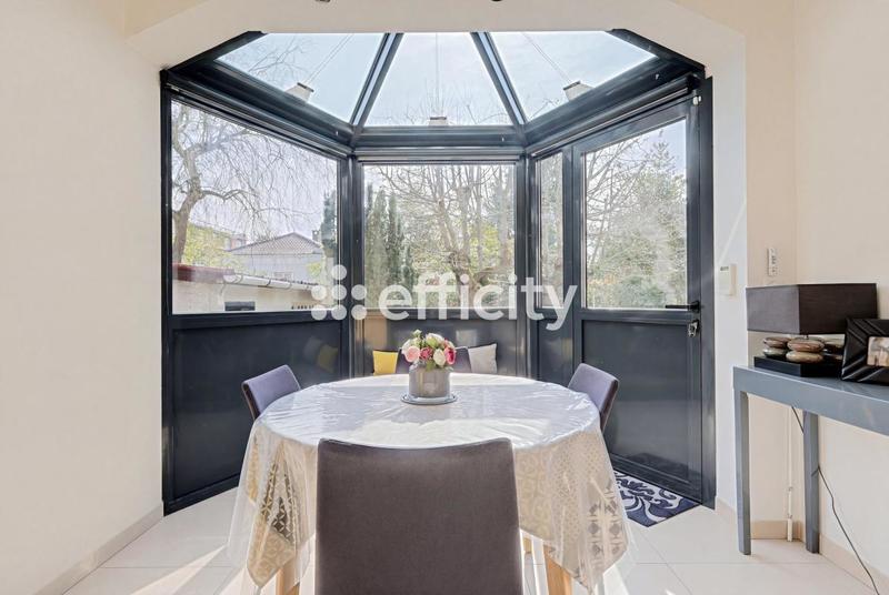 Maison - 230 m² - 7 pièces