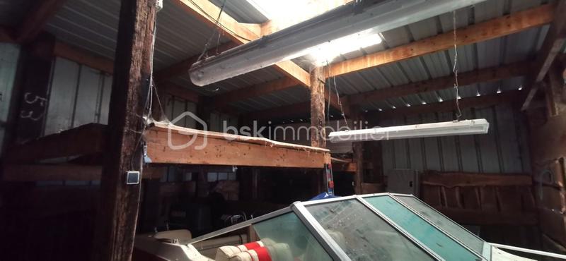 Terrain industriel - 323 m²