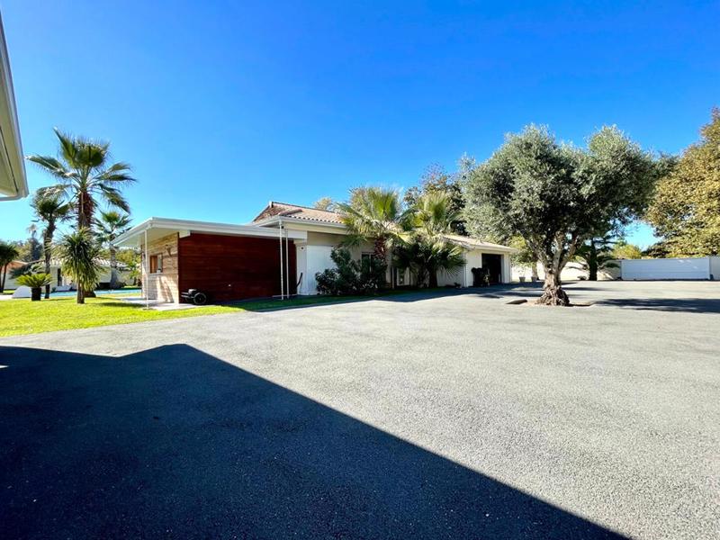 Maison - 252 m² - 5 pièces