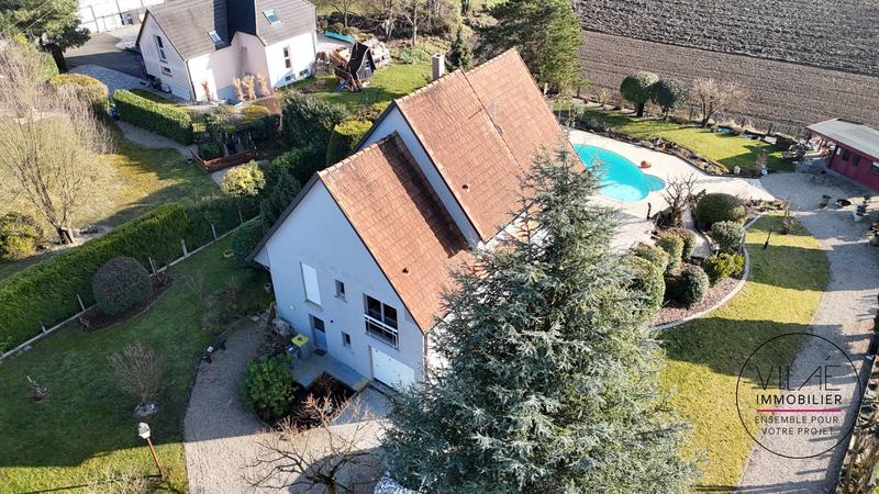 Maison - 235 m² - 8 pièces