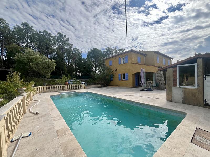 Villa - 221 m² - 6 pièces