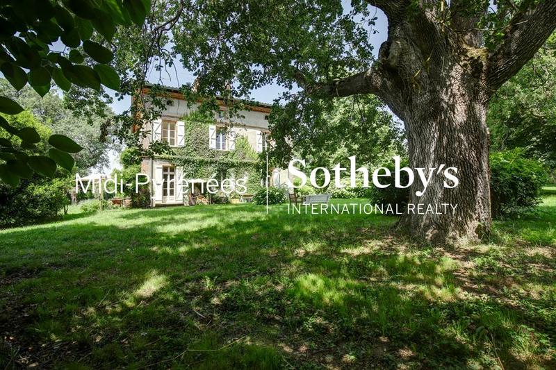 Maison de maîtres - 484 m² - 17 pièces