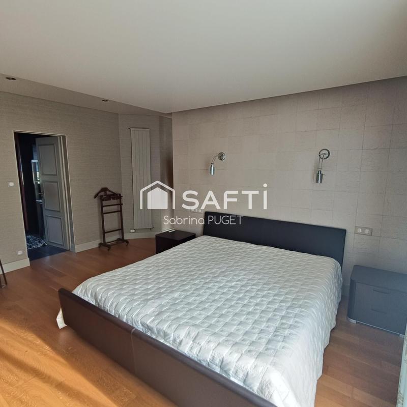 Villa - 360 m² - 12 pièces