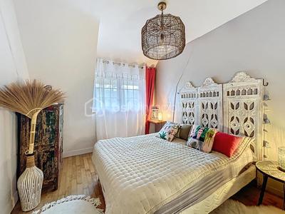 Maison traditionnelle - 210 m² - 7 pièces