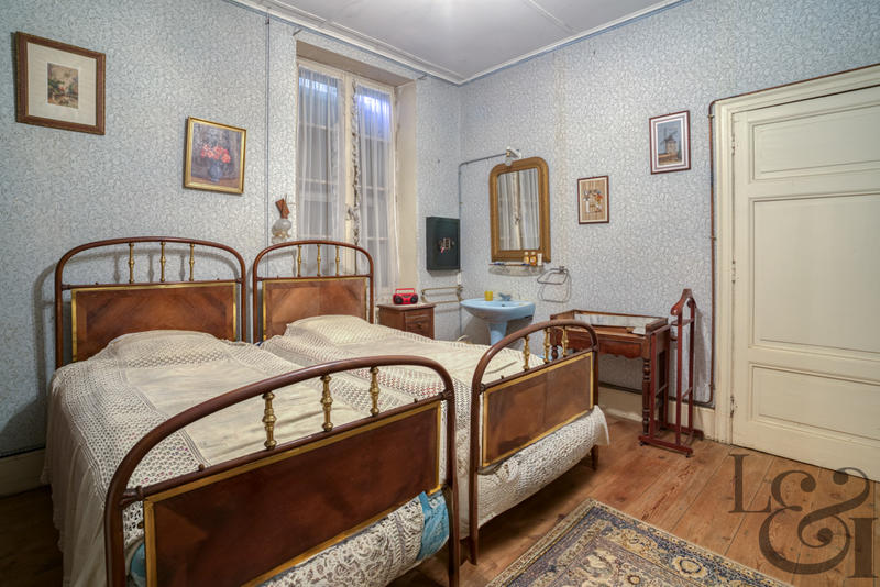 Maison - 250 m² - 9 pièces