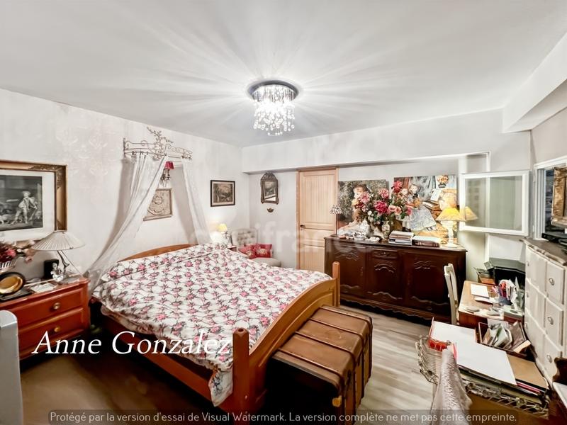 Maison - 345 m² - 7 pièces