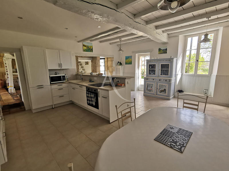 Maison - 373 m² - 11 pièces