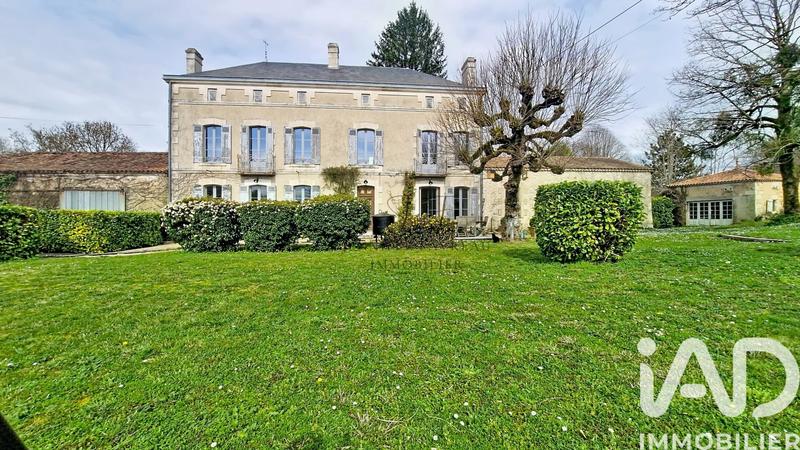 Maison - 262 m² - 7 pièces
