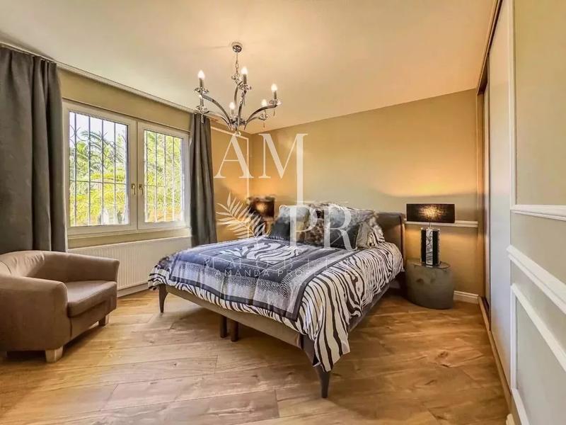 Villa - 319 m² - 5 pièces