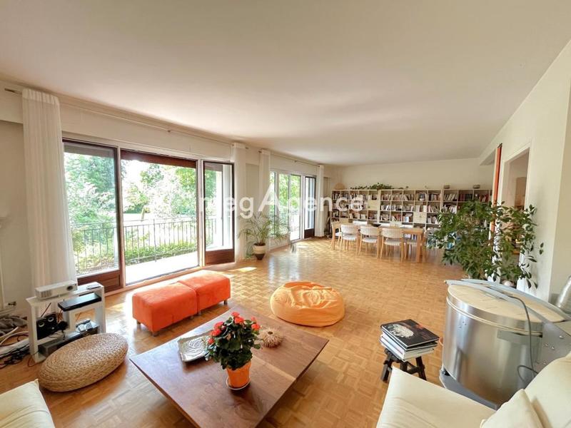 Appartement - 165 m² - 6 pièces