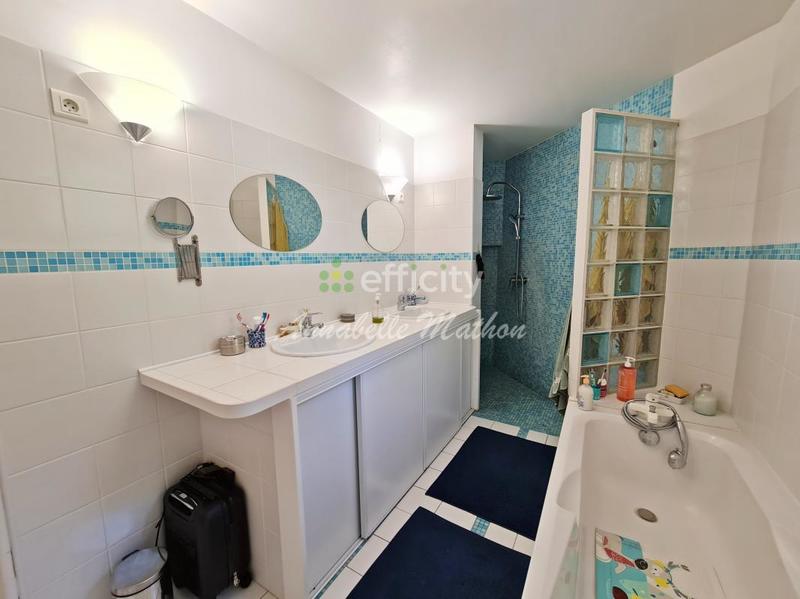 Villa - 197 m² - 6 pièces