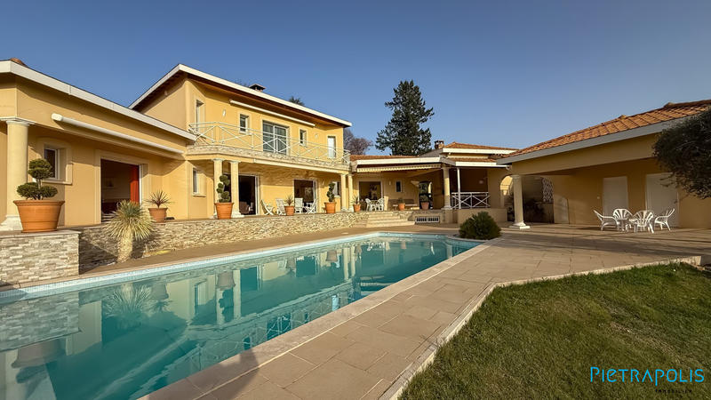 Maison contemporaine - 280 m² - 8 pièces