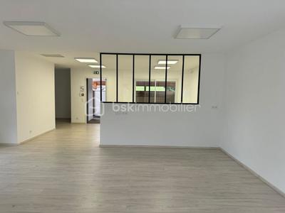 Local commercial - 125 m² - 5 pièces