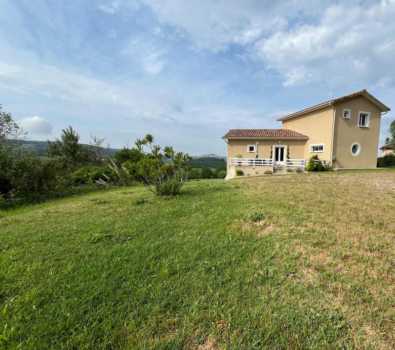 Maison - 225 m² - 8 pièces