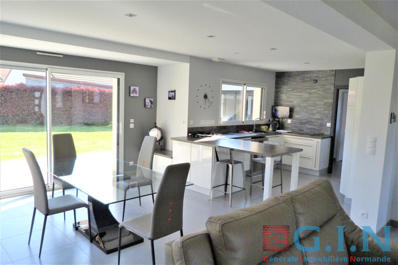 Maison - 201 m² - 9 pièces