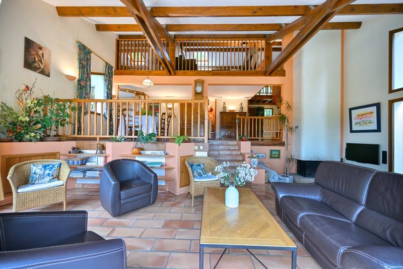 Maison - 250 m² - 10 pièces